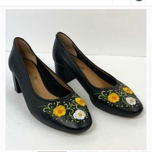 L'Intervalle Black Leather Pumps Floral Embroidery